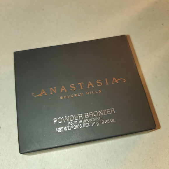 Anastasia Powder Bronzer - Picture 2 of 4